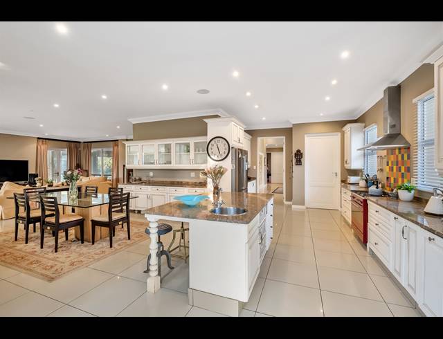 7 BEDROOM HOUSE FOR SALE IN BRYANSTON